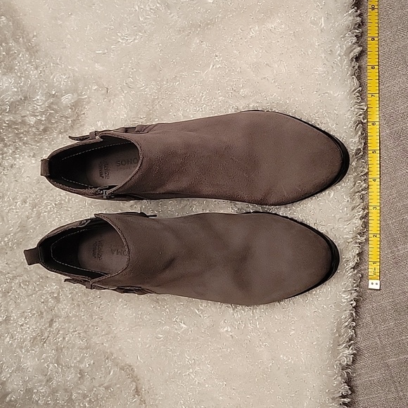 Sonoma Vitalize Dark Gray Suede Bootie - Picture 8 of 13